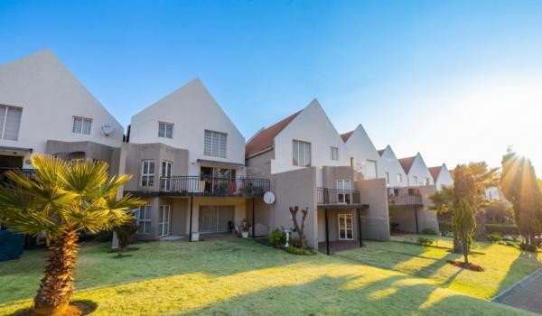 Apartment / Flat For Sale in Halfway Gardens, Midrand